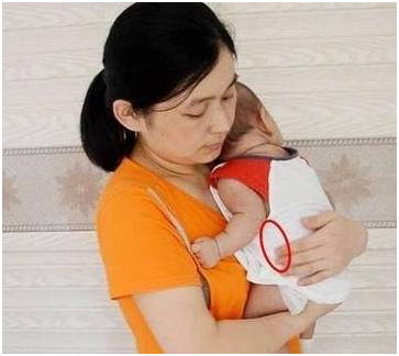 出生20天的女婴吃奶后窒息，只因为妈妈太困了？要谨慎