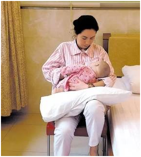 出生20天的女婴吃奶后窒息，只因为妈妈太困了？要谨慎