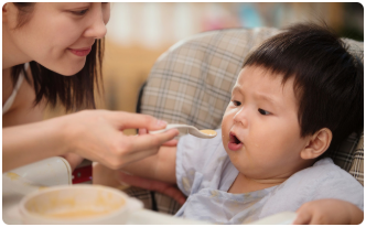 婴儿断乳后，家长安排好辅食，避免造成孩子肥胖