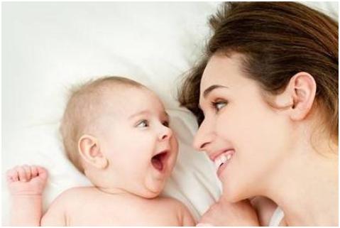 母乳喂养时，宝宝适合断奶的时间段，宝妈如何正确断奶