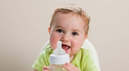 母乳喂养时，宝宝适合断奶的时间段，宝妈如何正确断奶