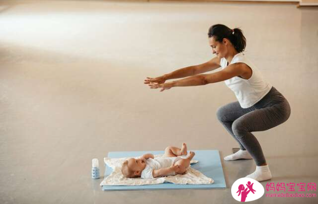 产后瑜伽和姿势的好处有助于治愈你的身体形象