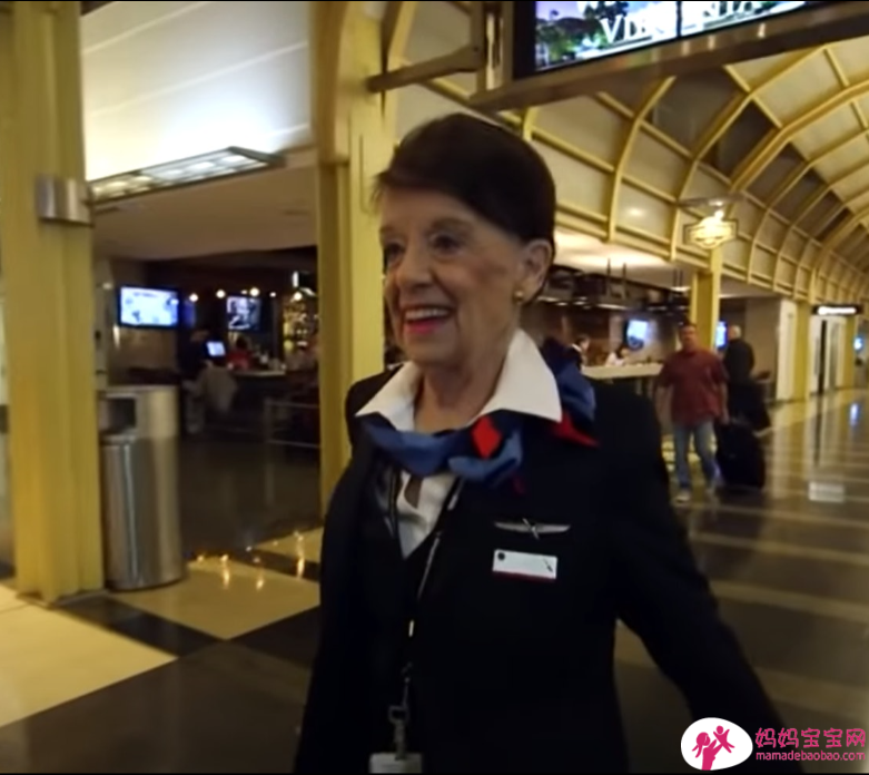 86岁「高龄空姐」创世界纪录！  做足65年坚持不退休背藏少女情怀