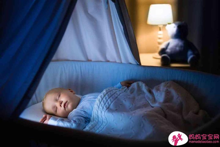 「夜奶亲喂」有助孩子脑部发育？儿医妈妈亲述哺乳历程：「乳房的痛只有妈妈