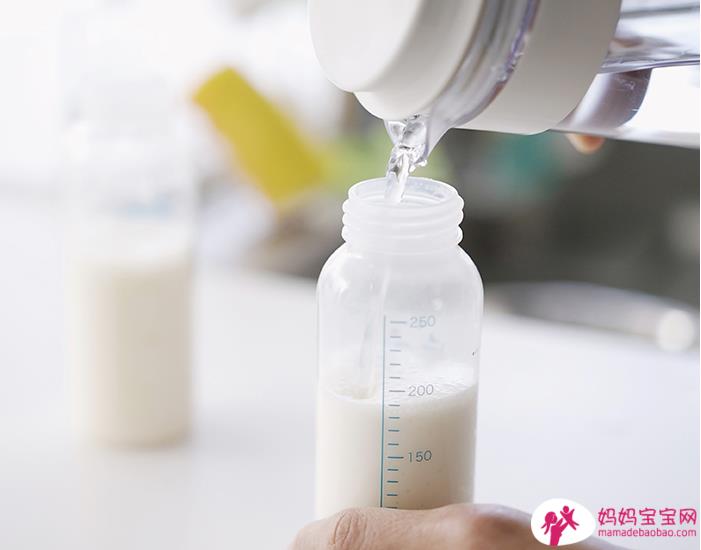 妈妈母乳不够，该怎么挑选配方奶呢？