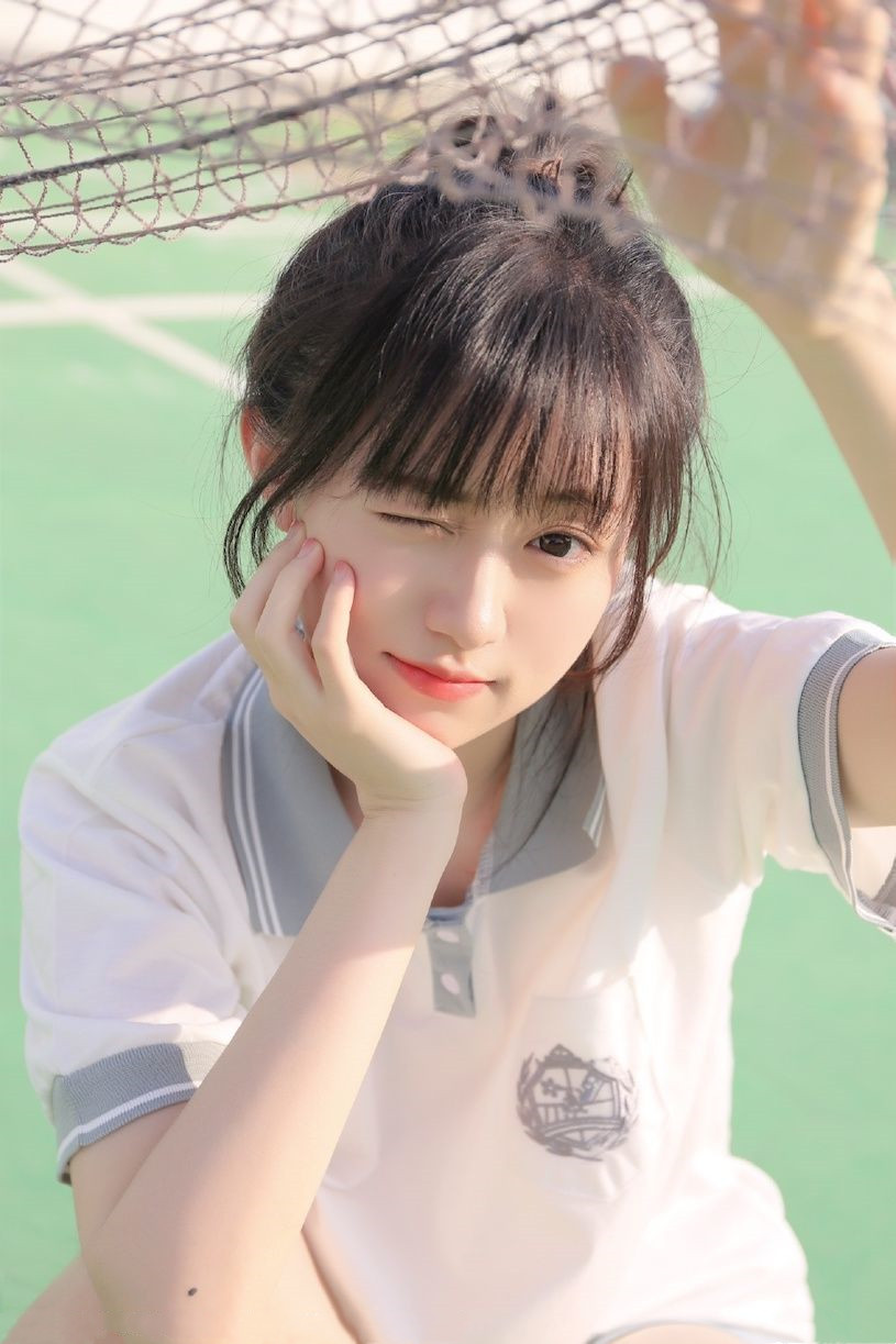 喝宝矿力水得的「超可爱甜妹子」汤音璇「制服美照」太让人恋爱！