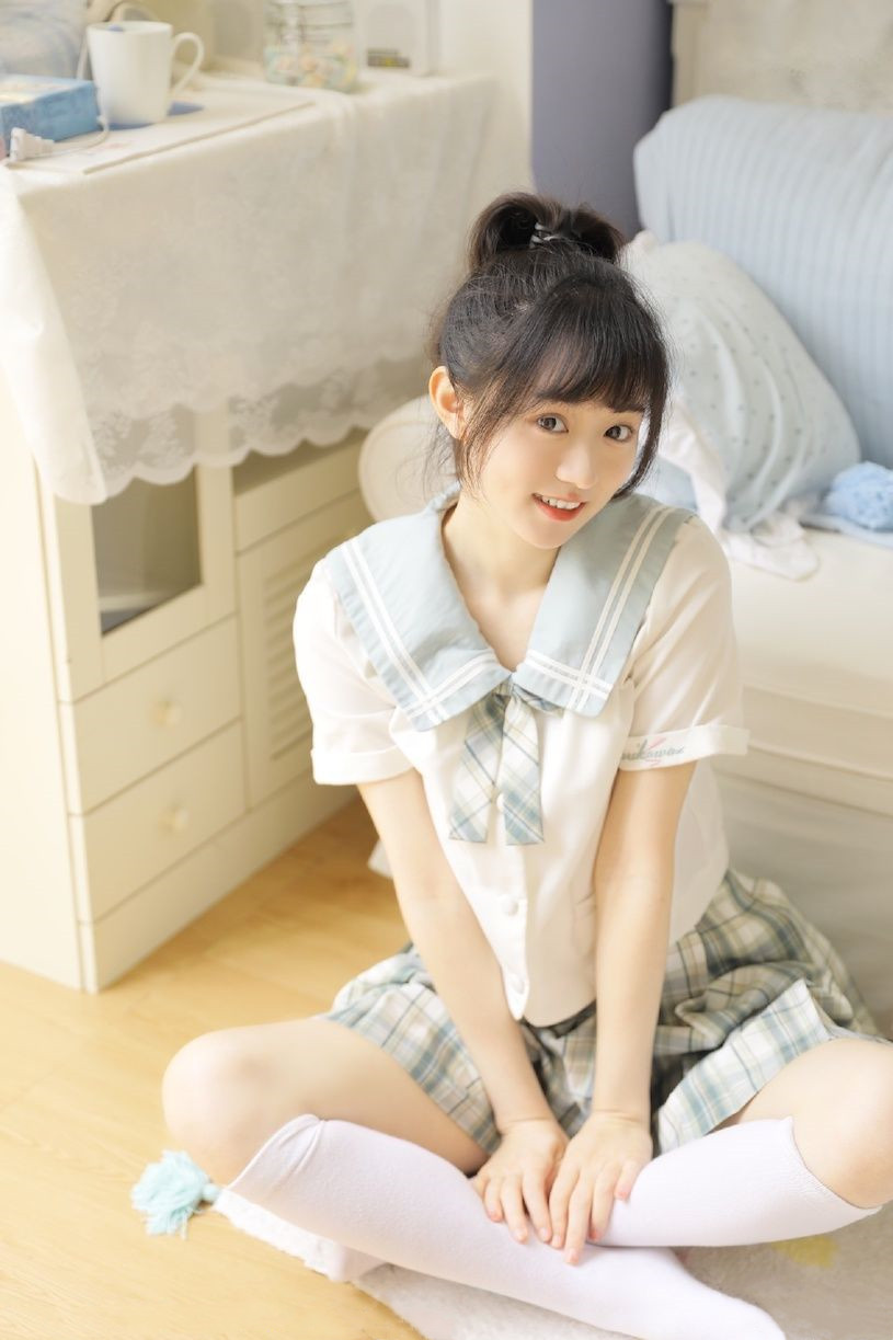 喝宝矿力水得的「超可爱甜妹子」汤音璇「制服美照」太让人恋爱！