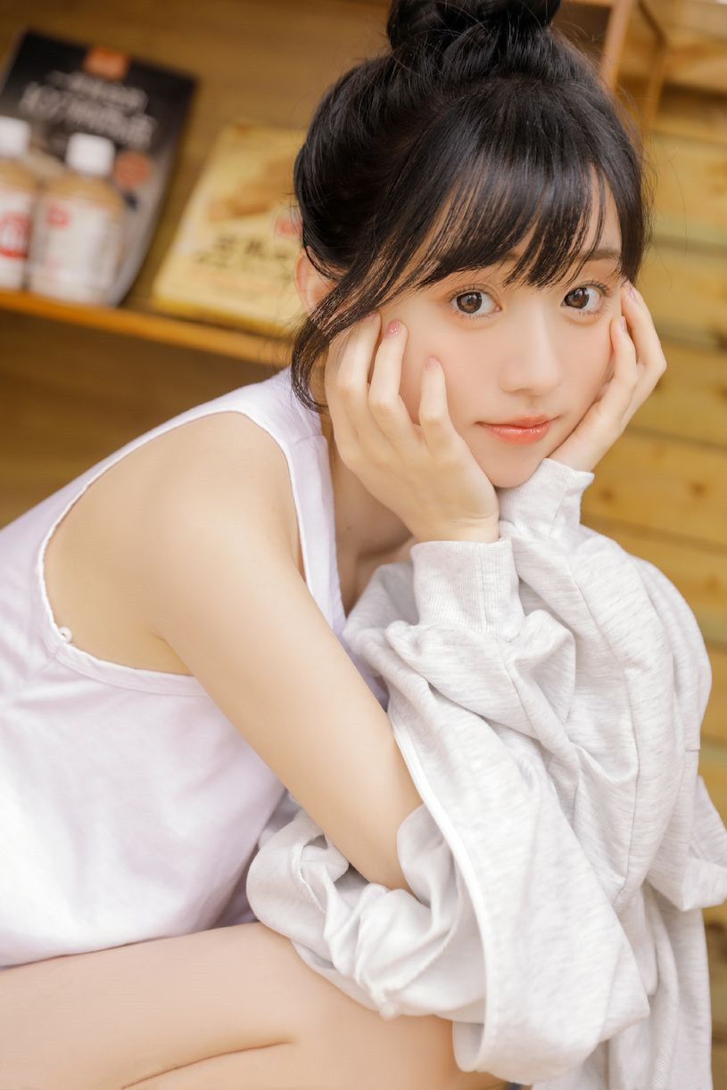 喝宝矿力水得的「超可爱甜妹子」汤音璇「制服美照」太让人恋爱！