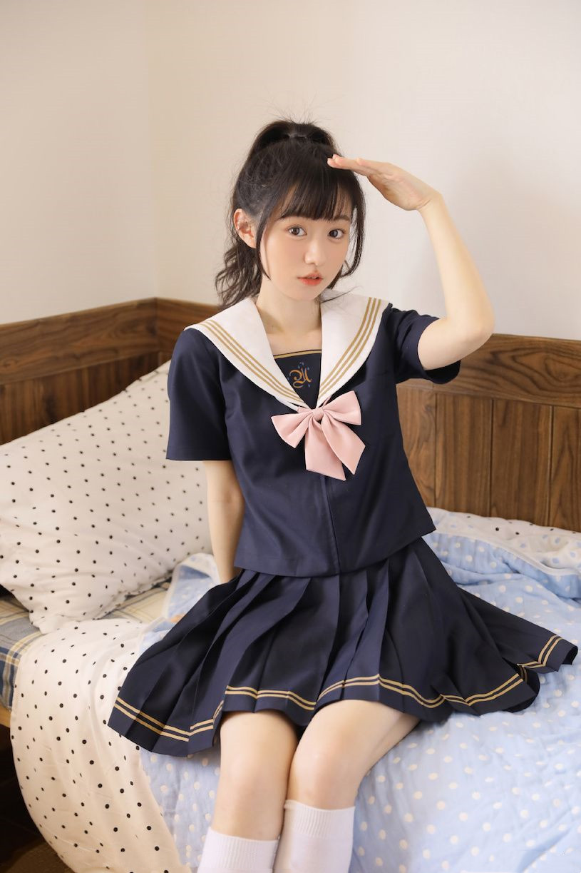 喝宝矿力水得的「超可爱甜妹子」汤音璇「制服美照」太让人恋爱！