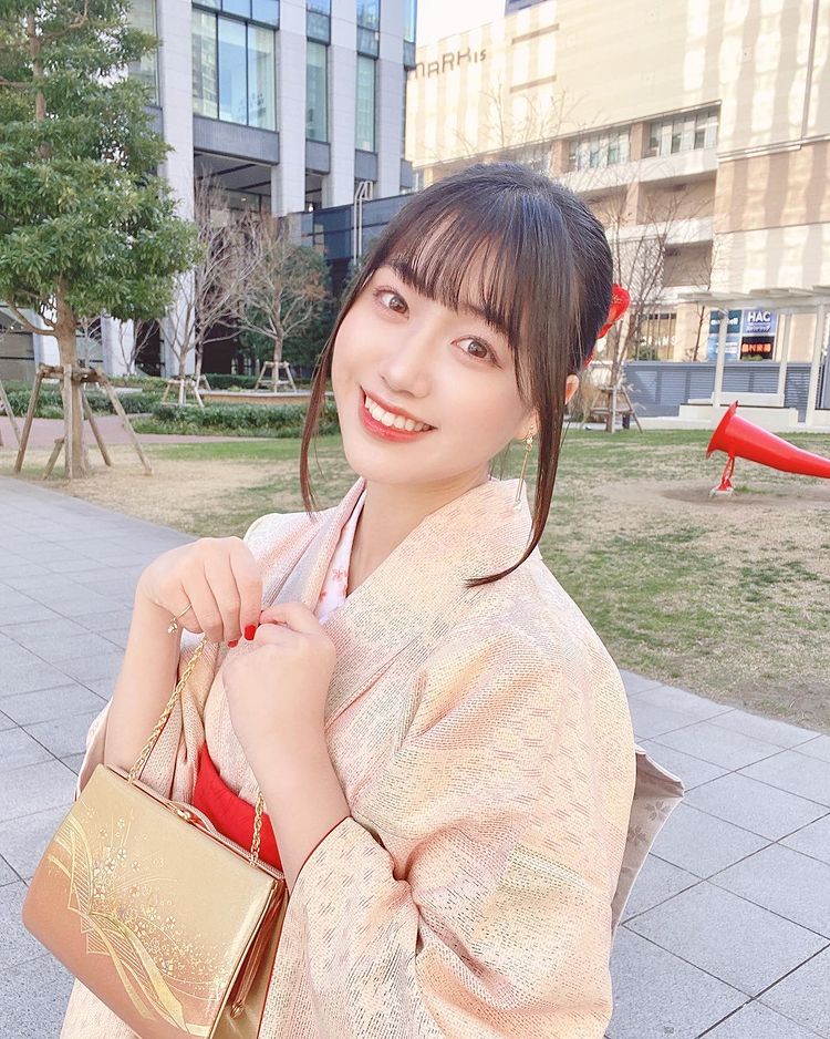 １７岁的笑容！《和泉芳怜》女子高中生「Ｅ乳雪肤」感受初恋般心动！