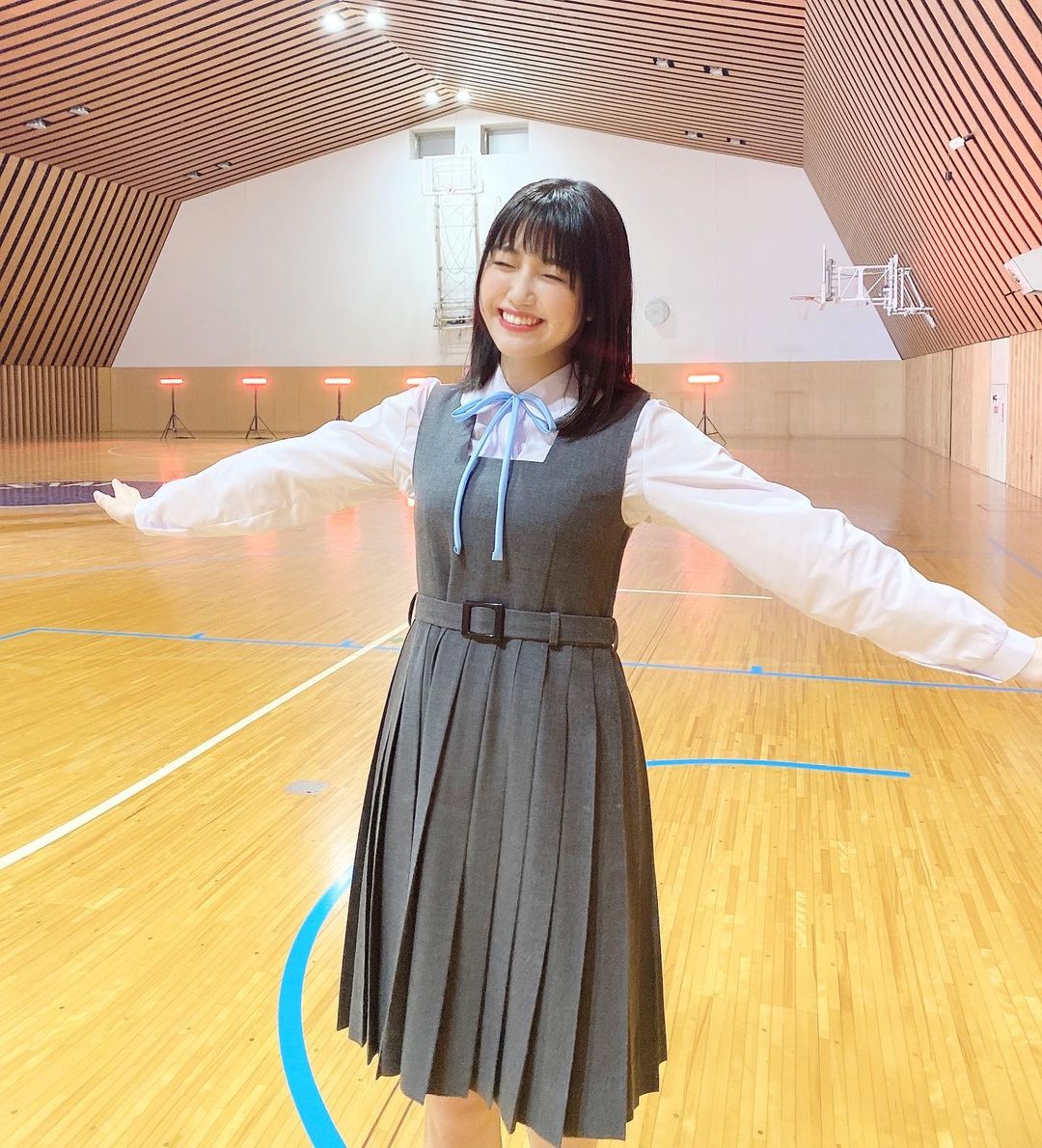 １７岁的笑容！《和泉芳怜》女子高中生「Ｅ乳雪肤」感受初恋般心动！