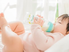1岁以后，配方奶怎么喝？ 3种成分 5种类型教你选