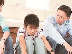 儿子考不上好高中，妈怒撕奖状喊：到底哪一步走错？孩子考差父母如何应对？