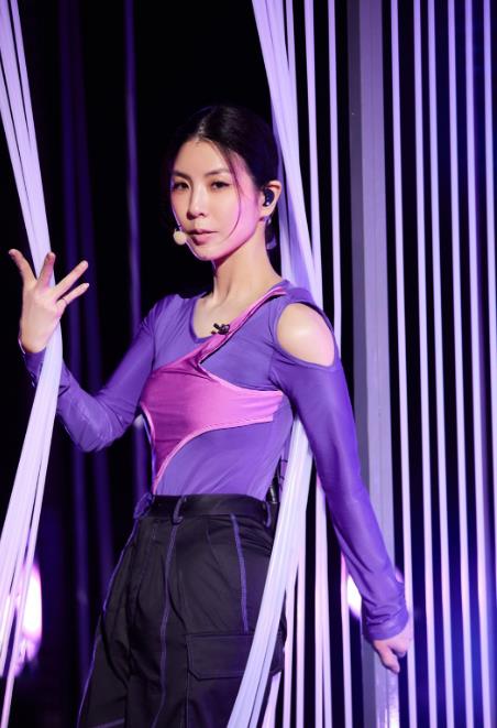 47岁台湾玉女登「乘风破浪」挑战跳舞粉丝看呆了