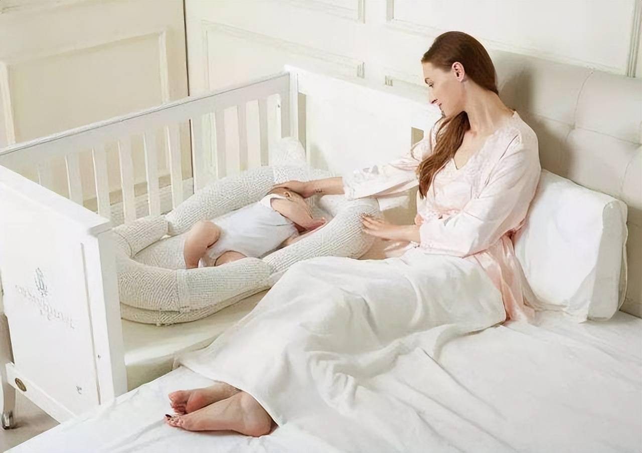 怎样让宝宝顺利过渡到和妈妈分房睡觉？
