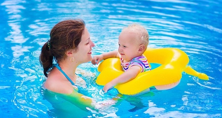 带宝宝游泳的好处及注意事项