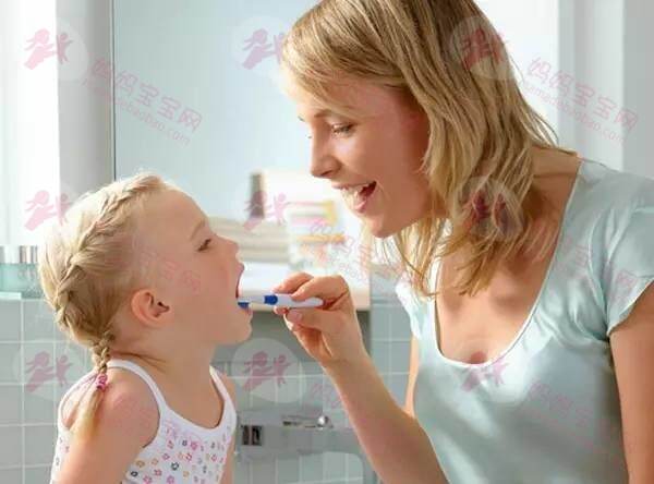 如何给宝宝清洁牙齿？
