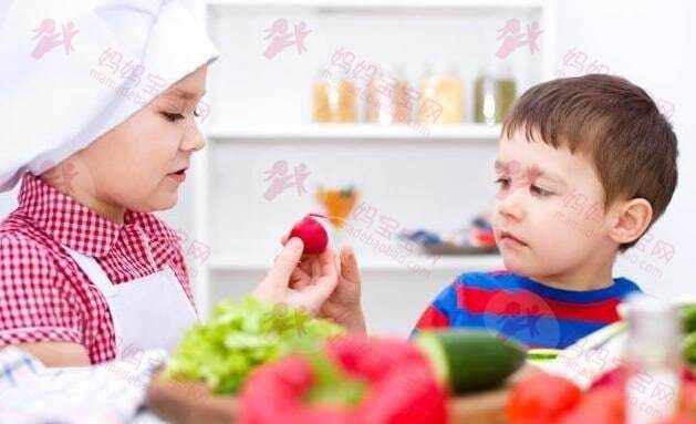 宝宝第一顿辅食可以吃水果和蔬菜吗？