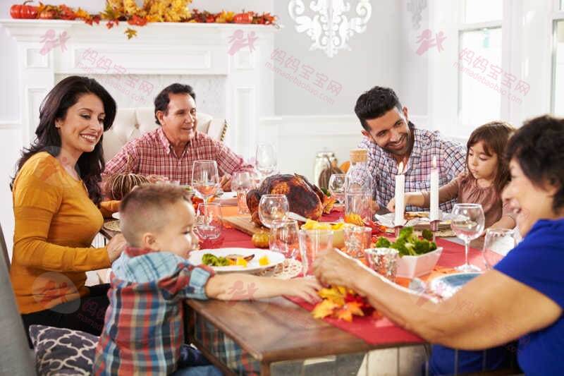 美国爸妈怎样教孩子餐桌礼仪？