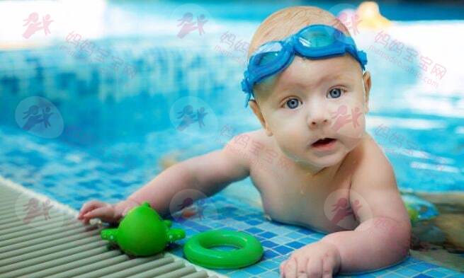 宝宝游泳后耳朵不适，常常因为家长忽略了这个小动作