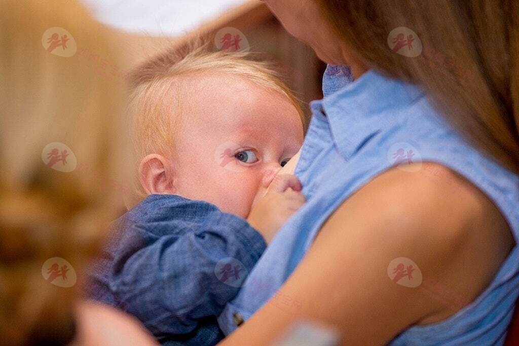 宝宝满1岁后继续母乳喂养好不好？（坚持母乳喂养）