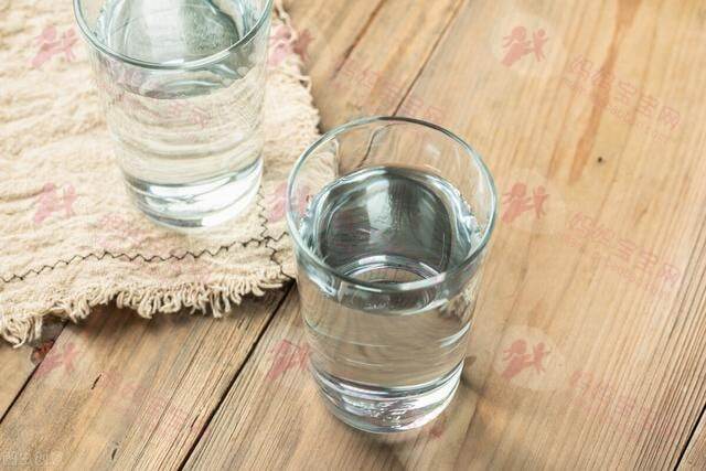 适当的多喝水是不是有助于减肥（如何通过饮水减肥）