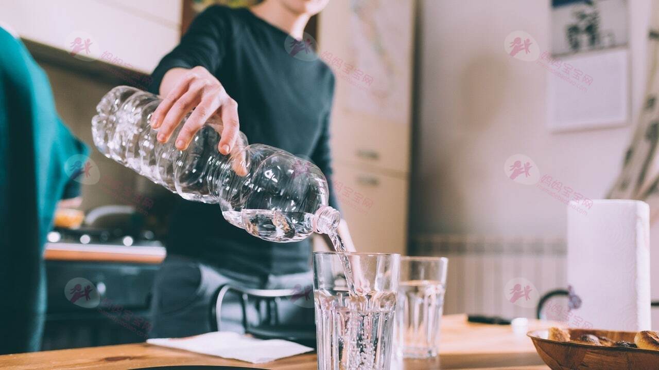 适当的多喝水是不是有助于减肥（喝水有助于减肥吗？）