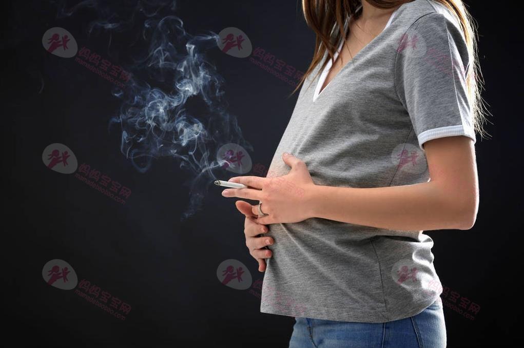 女艺人怀孕七个月照抽烟！研究指出孕妇抽烟孩子失聪风险增2.4倍