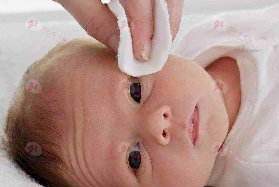 宝宝的眼屎、鼻屎、耳屎需要清理吗？越清理越多是怎么回事？