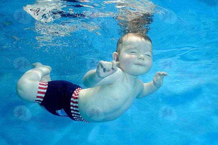 未满1岁的婴儿游泳好不好？原来室内婴儿游泳馆有这些安全隐患……