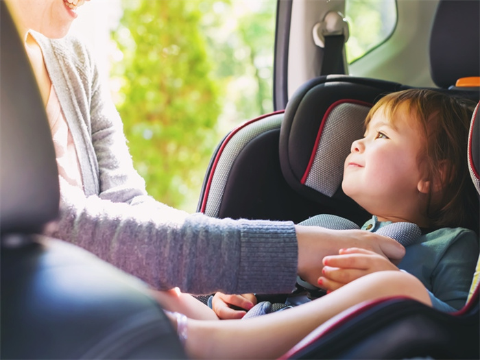 怎么让孩子乖乖坐推车和汽座 2个方法让孩子爱上安全座椅和推车