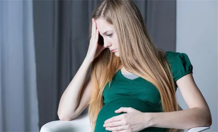 孕期烧心难忍 胎儿长头发会导致孕妇烧心吗