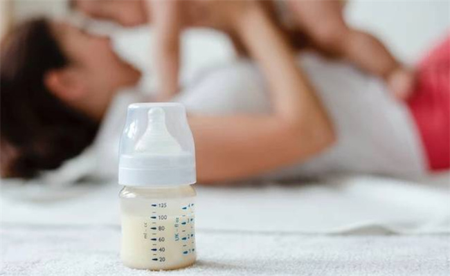 产后迟迟不下奶，应该怎样正确催乳