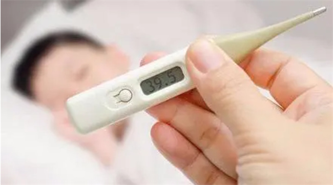 宝宝反复发烧是什么原因导致的