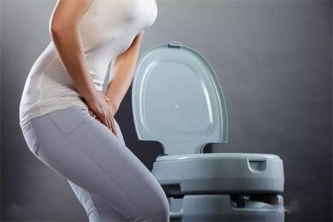 女性漏尿是什么原因导致的