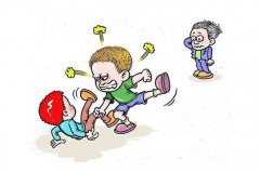 孩子和同学打架，家长应该如何正确教育（了解原因，正确引导）
