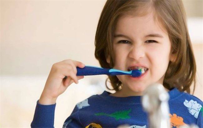 正确护理宝宝牙齿的方法有哪些