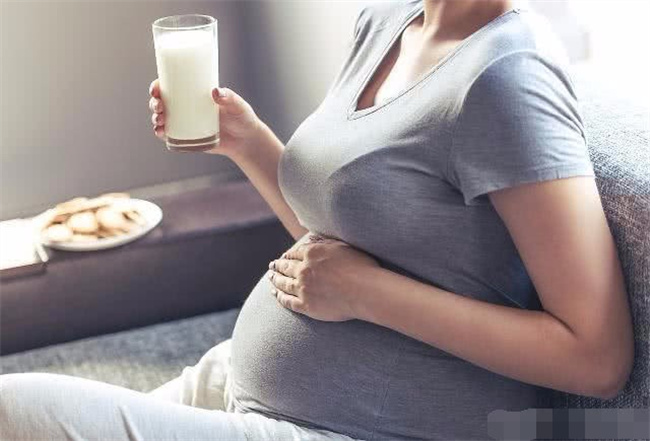 孕期多喝牛奶宝宝的皮肤会白吗（不会）