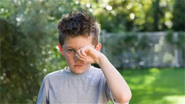 过敏性结膜炎会不会影响孩子的视力（不会影响）