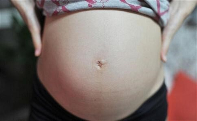 怀孕期间腹部有一条黑线是怎么回事（色素沉着导致）