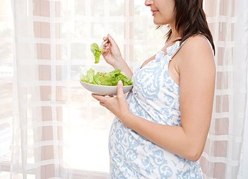 临产前孕妇吃什么有助于分娩（橘子、山楂）