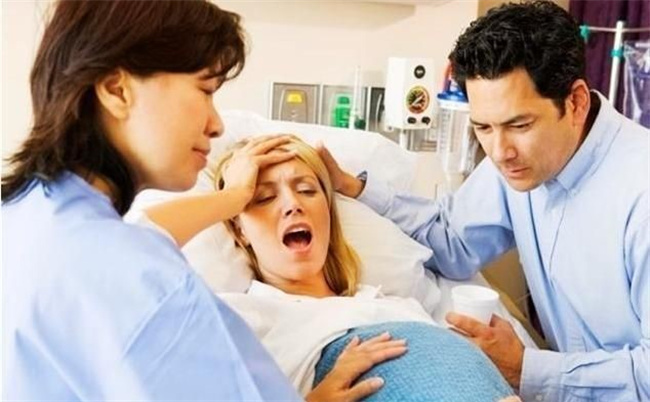 孕妇随时可能分娩的症状（规律腹痛、宫缩、破水、见红）