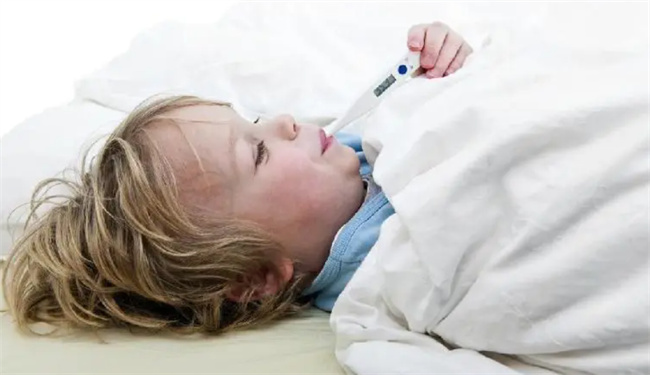 孩子持续发烧产生的危害有哪些