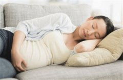 怀孕期间孕妇哪种睡姿最合适