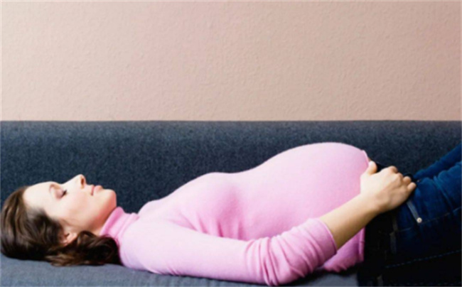 怀孕期间孕妇哪种睡姿最合适
