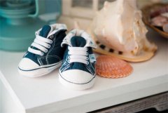 如何帮助宝宝挑选到合适的鞋子