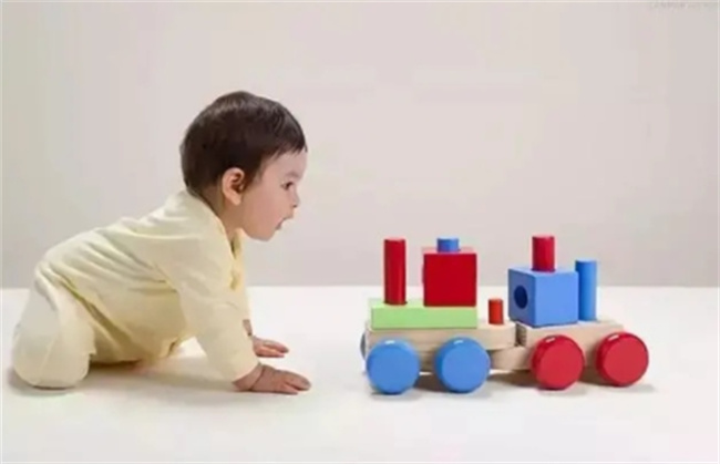 宝宝学习爬行有什么好处