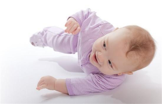 训练宝宝翻身的技巧和注意事项