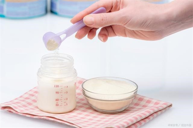 如何选择适合宝宝的奶粉？这里有几个建议！