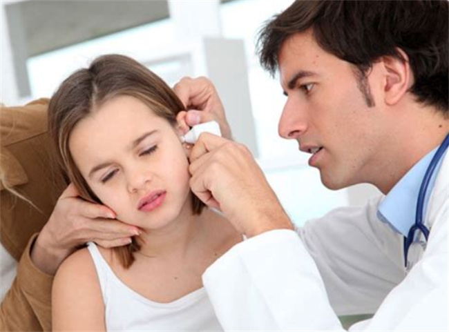 发现患有中耳炎的宝宝怎么治疗